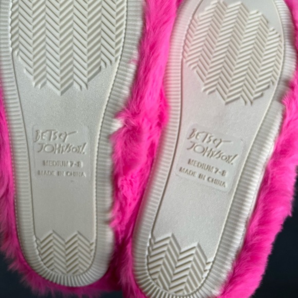 NWT BETSEY JOHNSON HEART FAUX FUR SLIPPERS - Picture 10 of 10